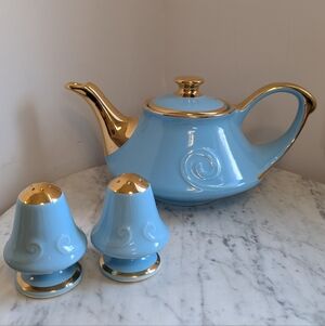 Vintage Peral China Co Baby Blue 22k Gold Trimmed Tea Pot With Salt & Pepper Set